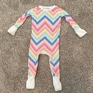 🌈 Little Sleepies Bamboo Crescent Zippy – Rainbow Chevron – 3-6M 🌈
